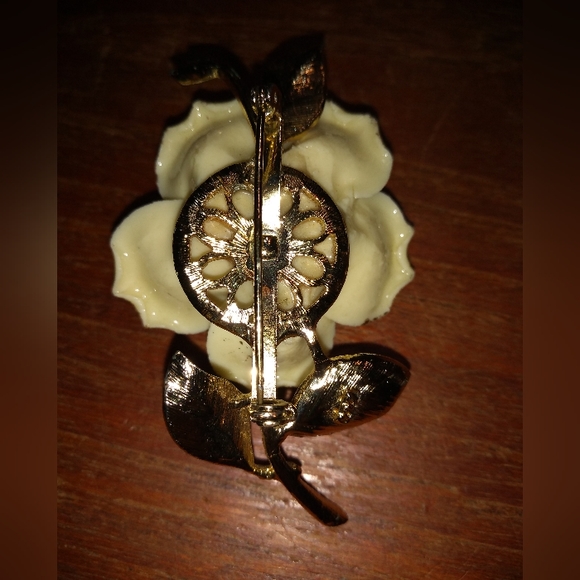 Vintage Coro Yellow Rose Brooch with Gold Highlights, Floral, Granny, Re… - Picture 3 of 7